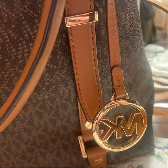 BRAND NEW!! Micheal Kors purse - Picture 3 of 12